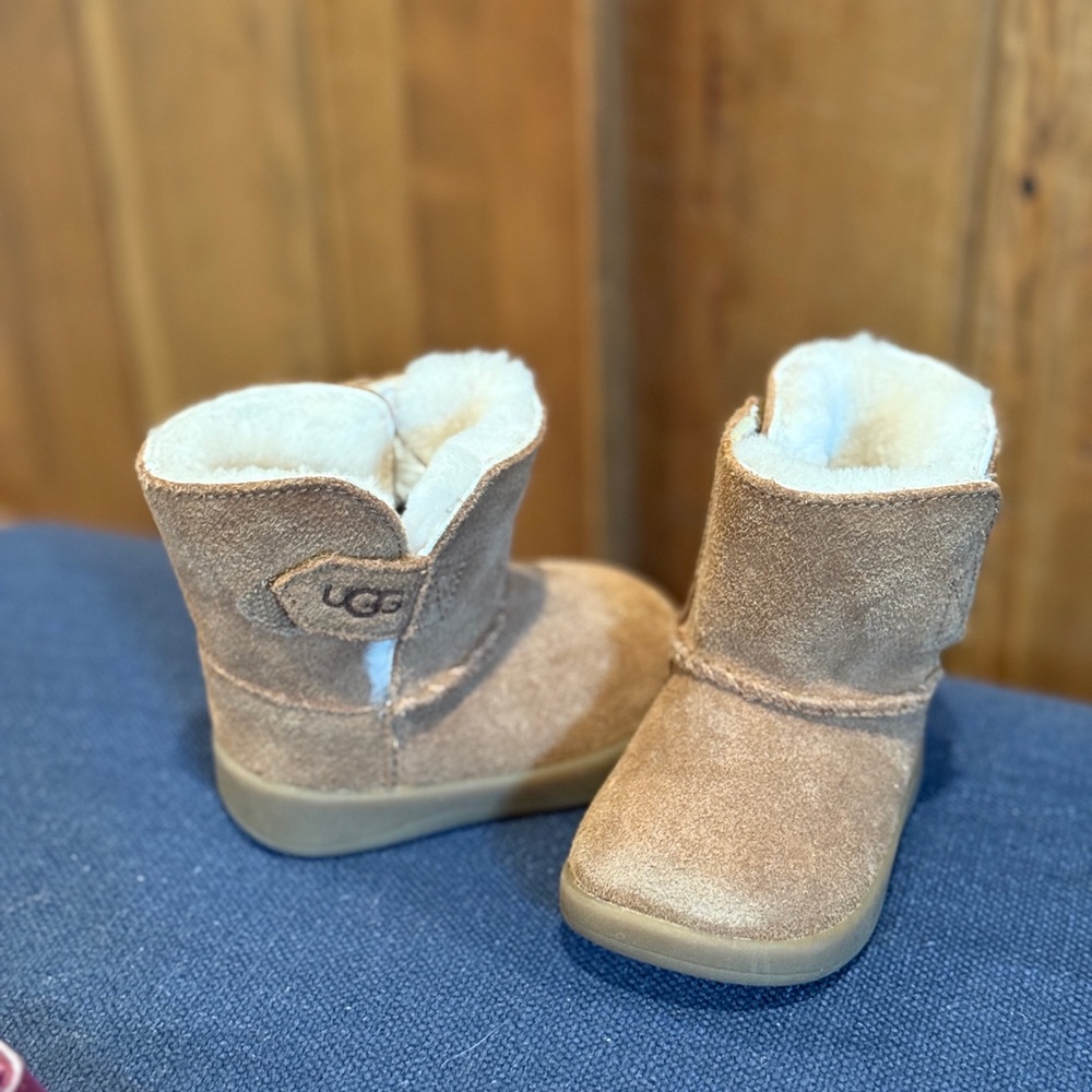 UGG Toddlers' Chestnut Suede Sheepskin Boots - Chestnut - Picture 3 of 5